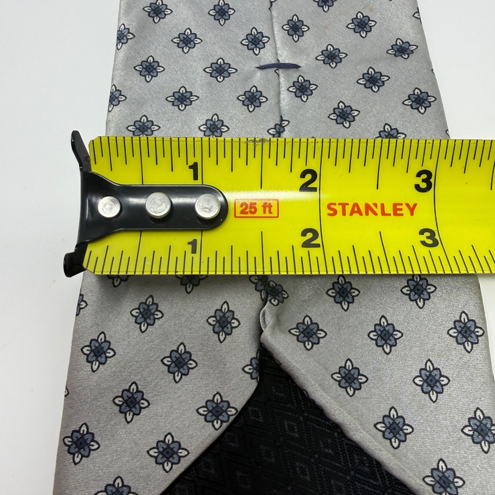 Lord & Taylor Mens Silk Tie Silver Floral Medallion Made in USA Printed in Italy - Picture 5 of 5
